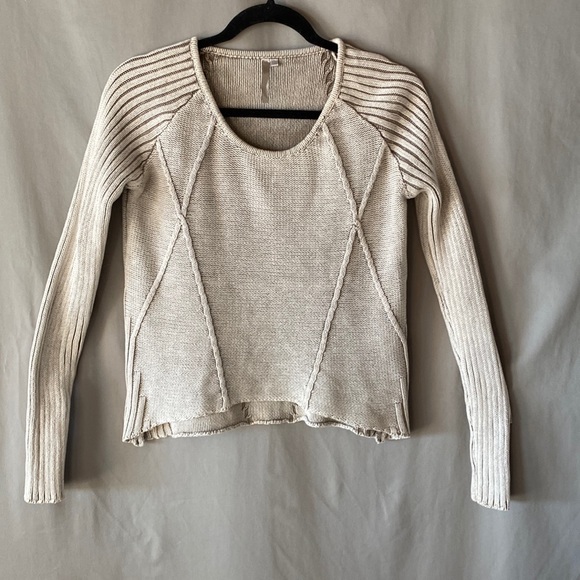 Adorable Knit Bohemian Sweater with Long Sleeves. Size 0  Great Condition! - Picture 1 of 5